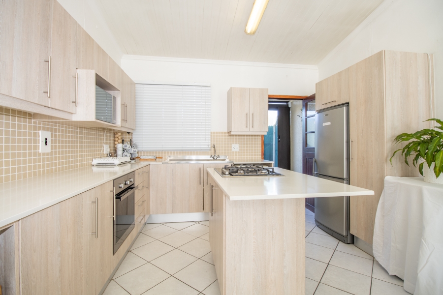 To Let 2 Bedroom Property for Rent in Fish Hoek Western Cape